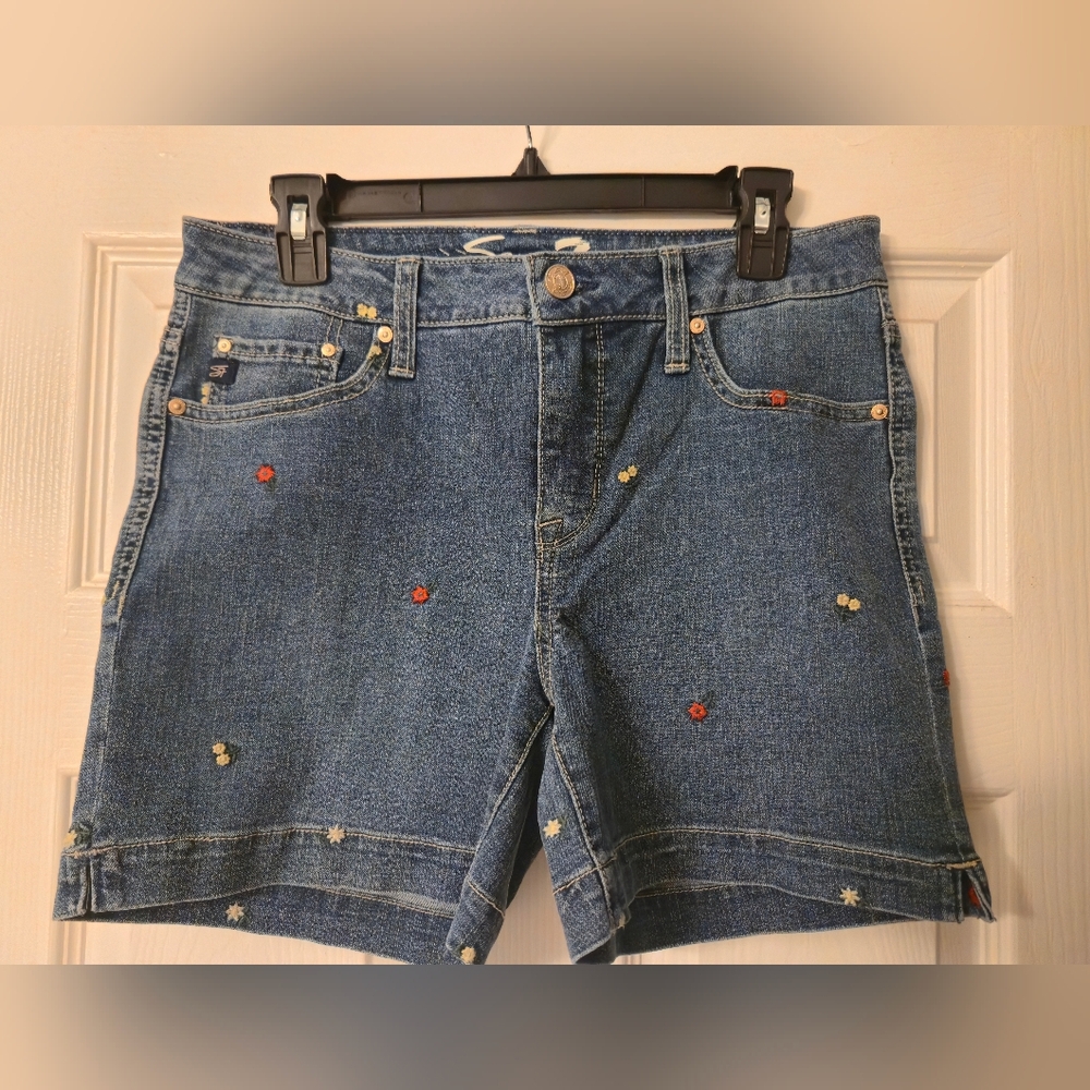 Seven7 Embroidered Denim Shorts Size 6
